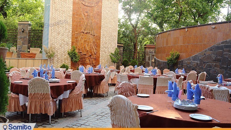 رستوران فضای باز هتل پارسیان آزادی همدان