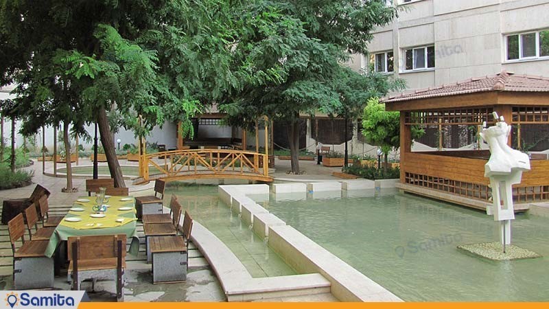 حیاط هتل تهران