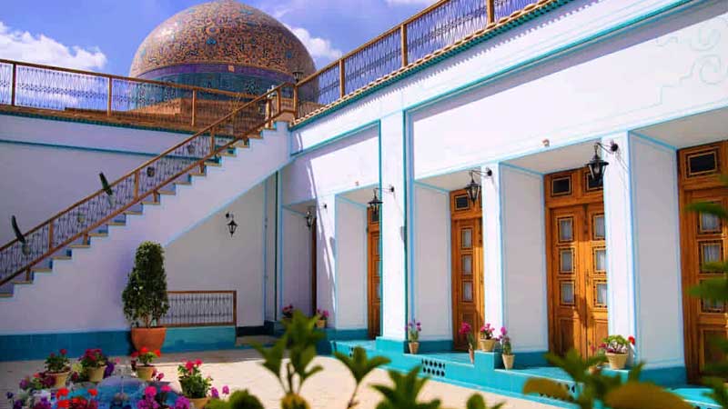 محوطه داخلی بوتیک هتل