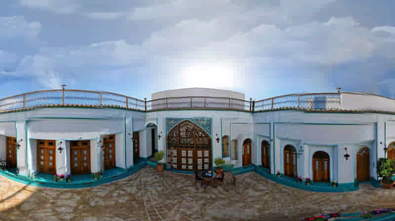 فضای محوطه بوتیک هتل