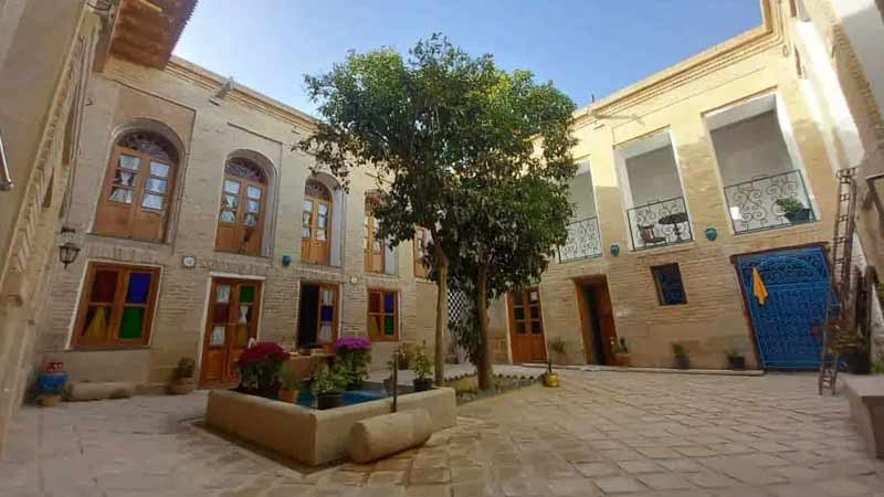 محوطه داخلی