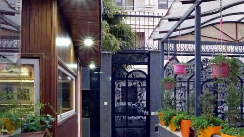 محوطه داخلی هتل آپارتمان