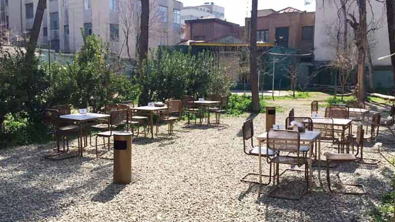 محوطه بیرونی هتل