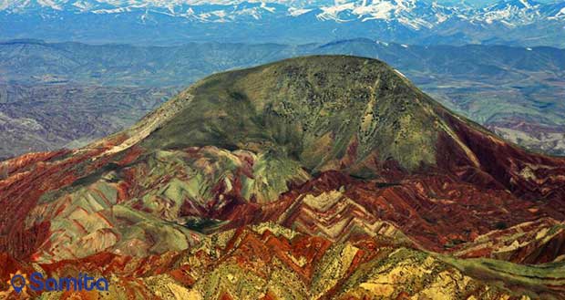 جبال ايران الملونة