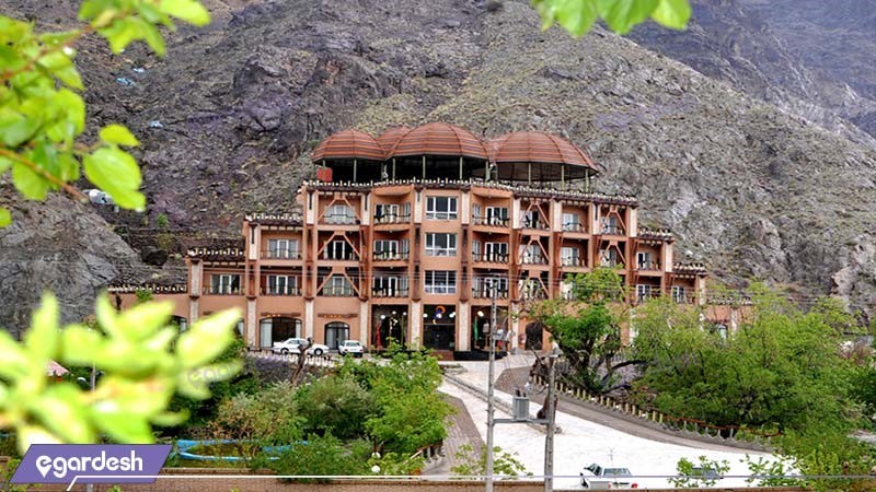 نمای ساختمان هتل بزرگ کوهستان