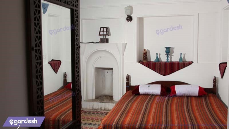 اتاق سه تخته هتل باغ سنتی متولی باشی