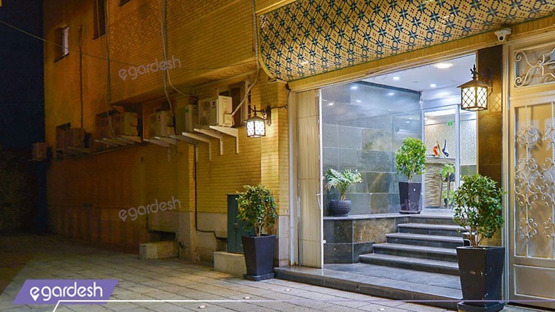 ورودی هتل حافظ شیراز