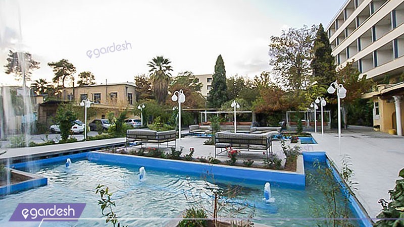 حیاط هتل پارک شیراز