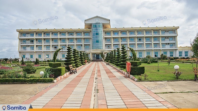  Exterior of the Morvarid Sadra Beach Hotel