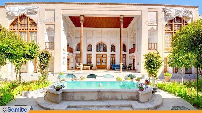  Exterior of the traditional hotel building in Bekherdi