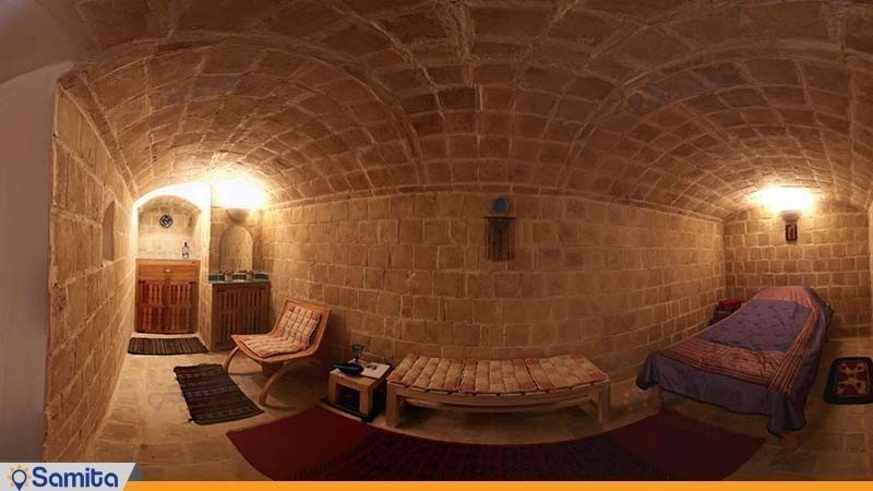  Hidden room in a traditional Iranian hotel house