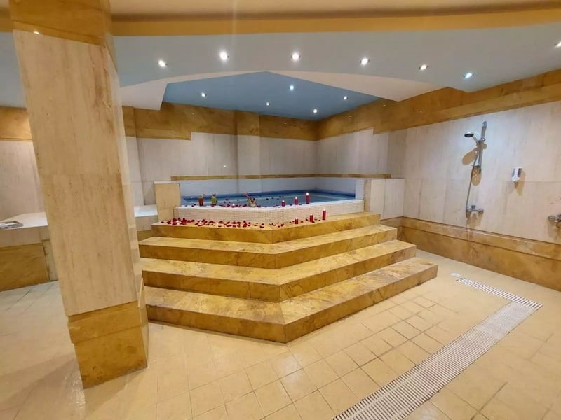  Swimming pool and sauna