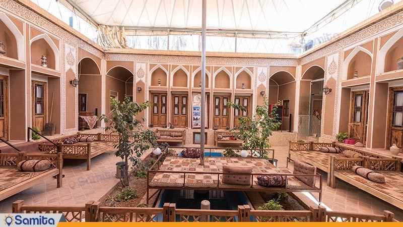  Courtyard of the traditional Roya Old Hotel